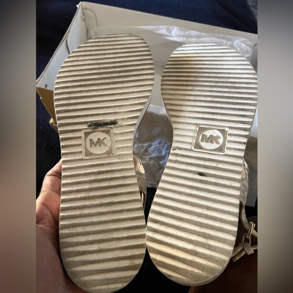 Michael Kors Judy Thong  size 9 1/2 M vanilla color EUC - Picture 3 of 4